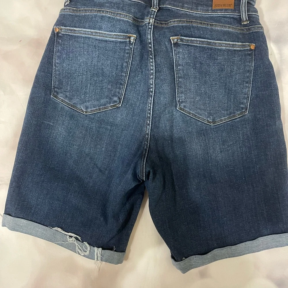 Judy Blue Jean Shorts Blue Medium-Dark Wash - Picture 2 of 3